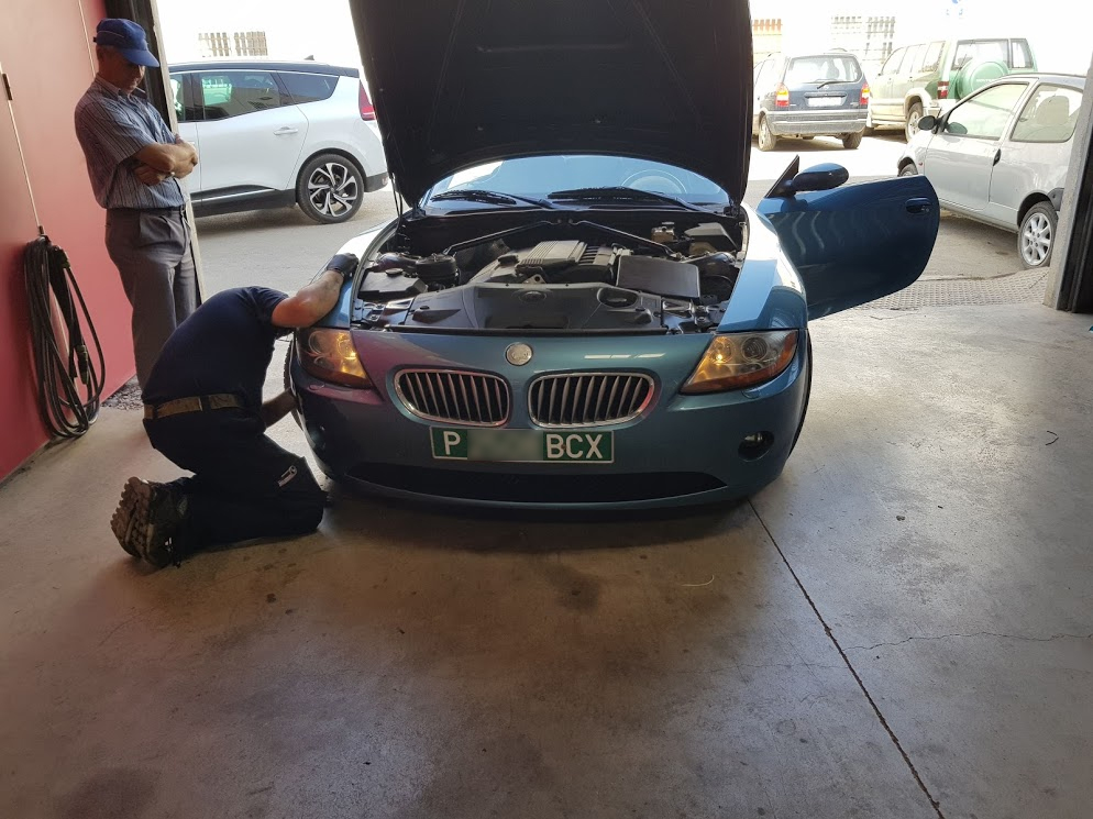 BMW Z4 has new headlamp bulb fitted BMW Z4 at workshop